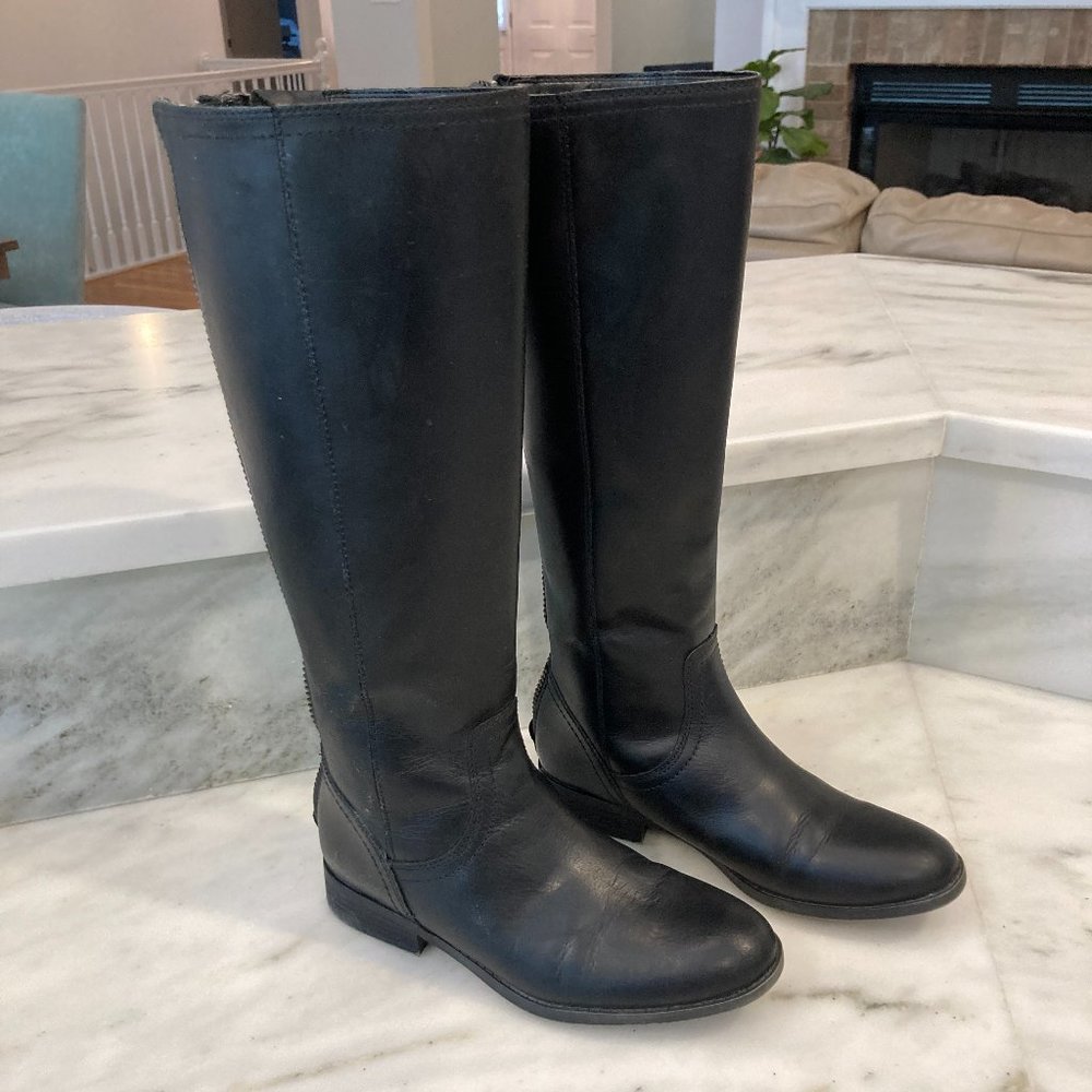 Frye and Co. black leather riding boots with brass zipper in back size 7